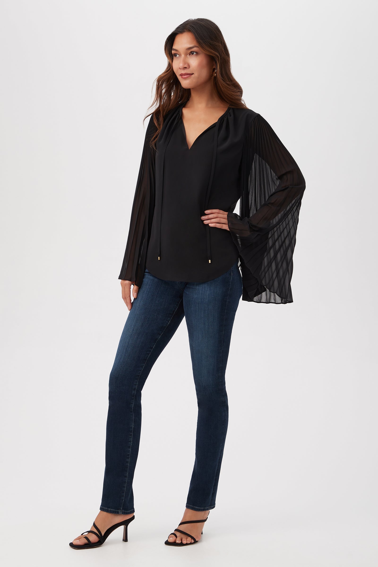 Top con cuello en V con pliegues