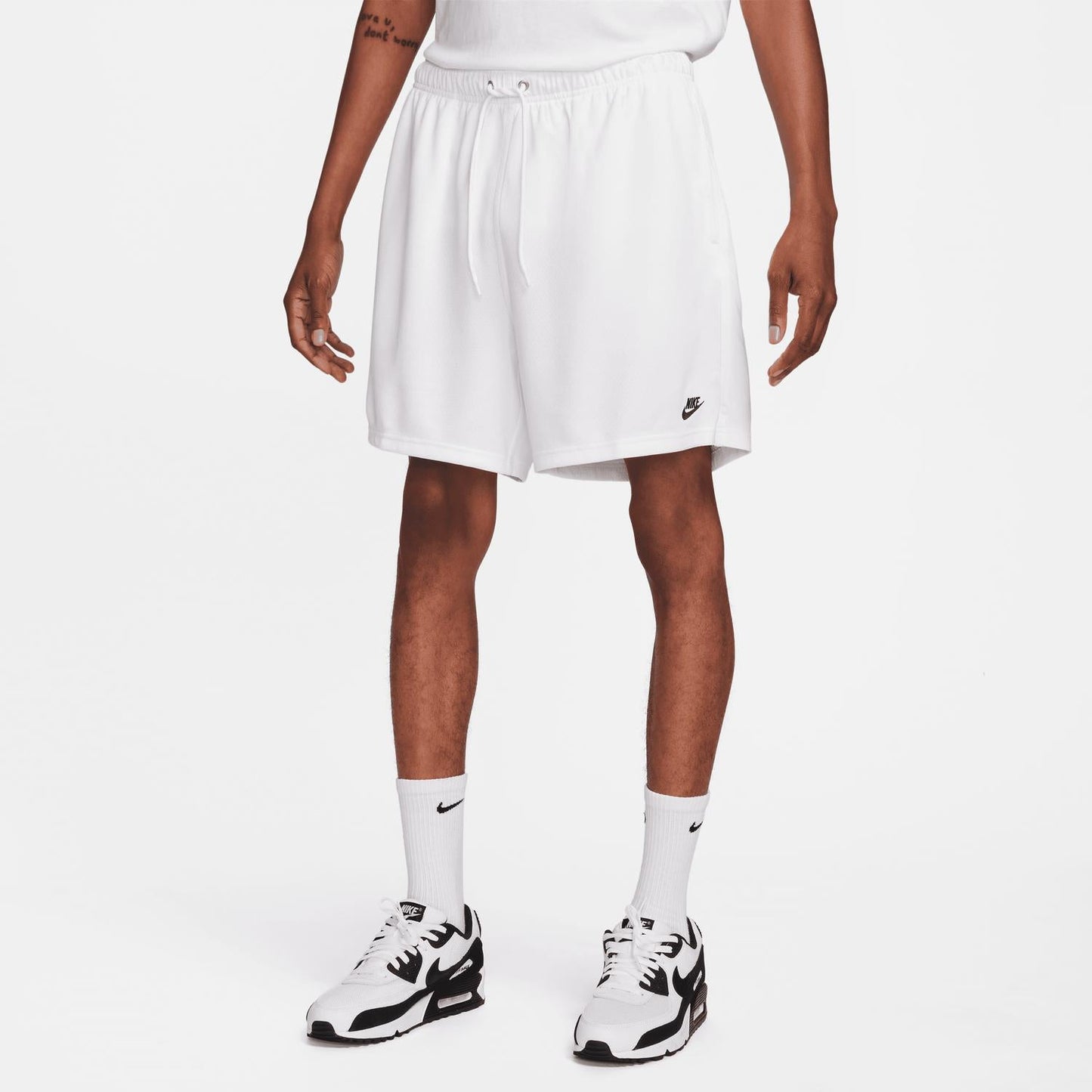 Short de hombre color negro y blanco