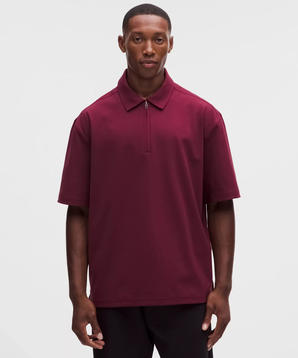 Polo de corte amplio