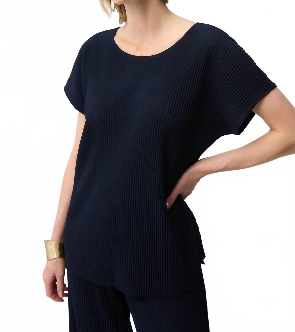 Top con pliegues color azul marino