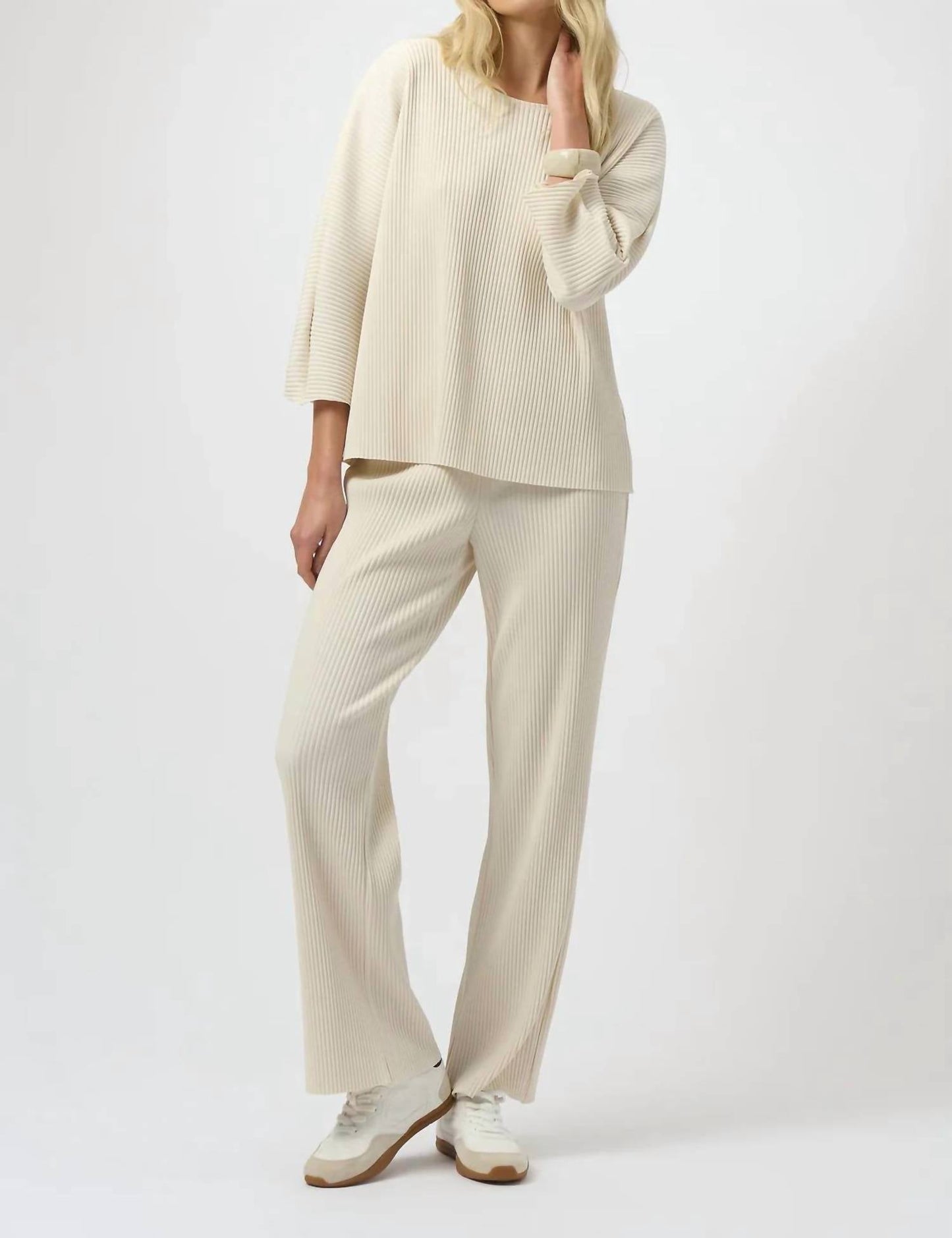 Pantalón de pierna ancha con pliegues