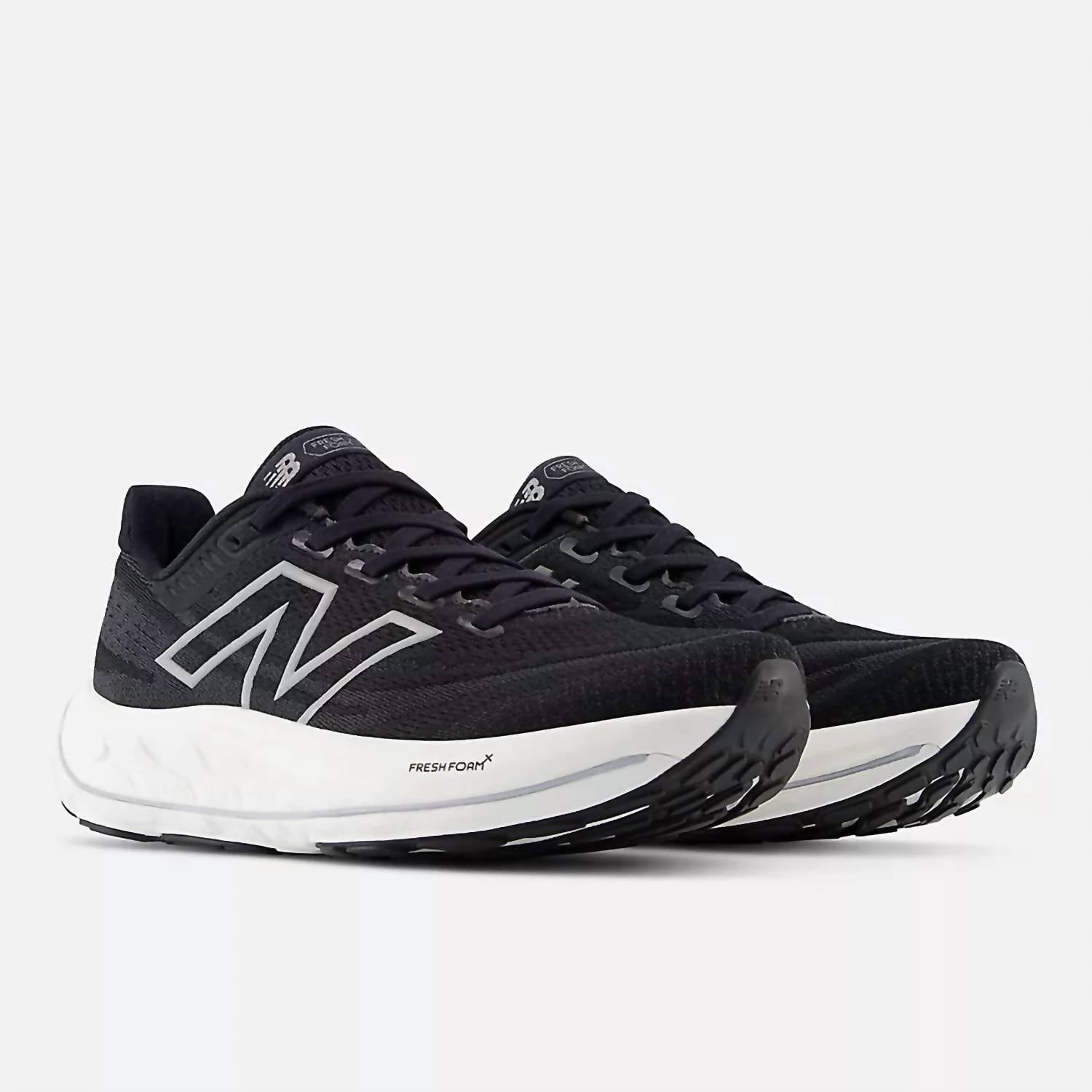 Tenis para correr de mujer color negro y blanco