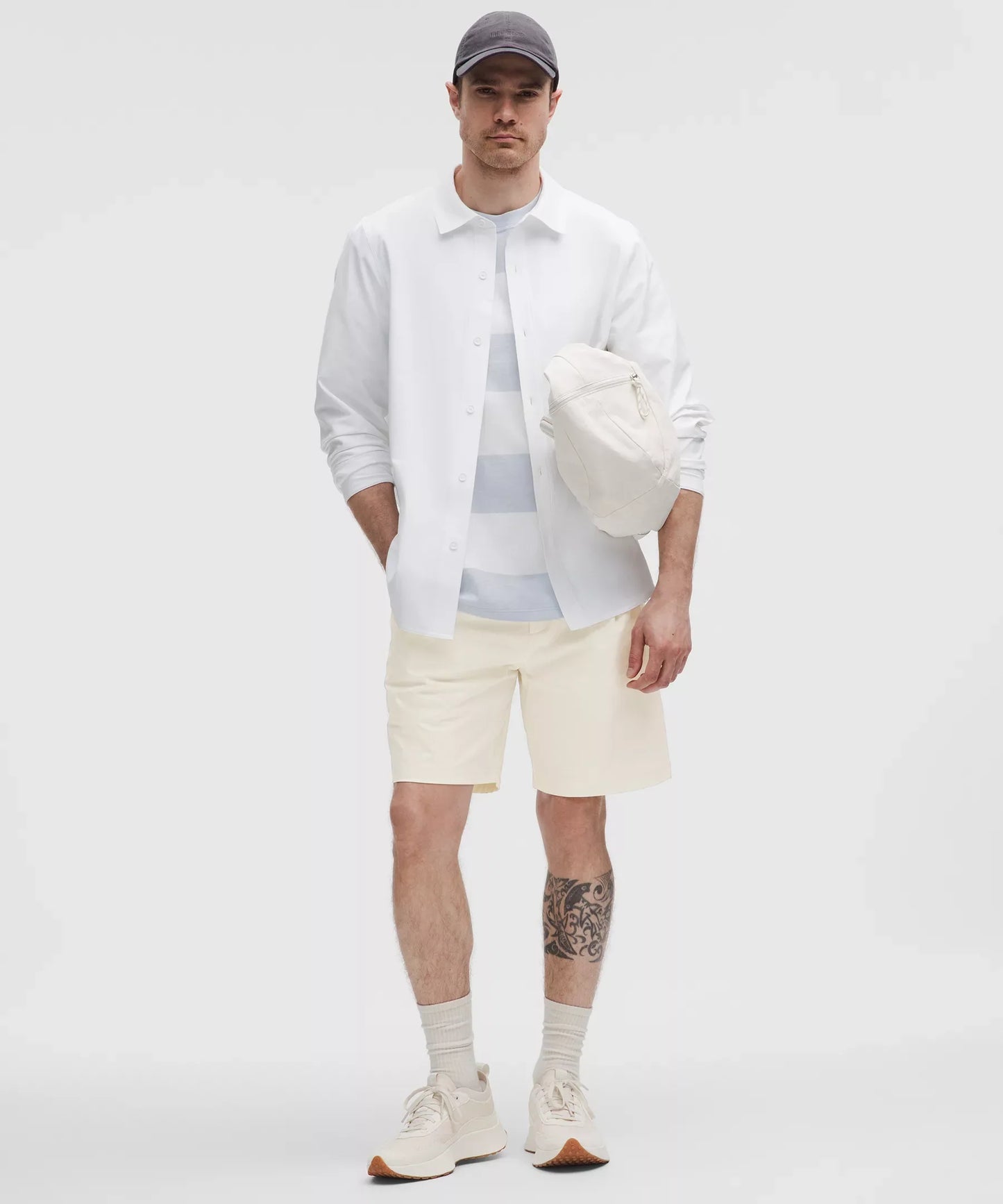 Short de corte amplio con pliegues