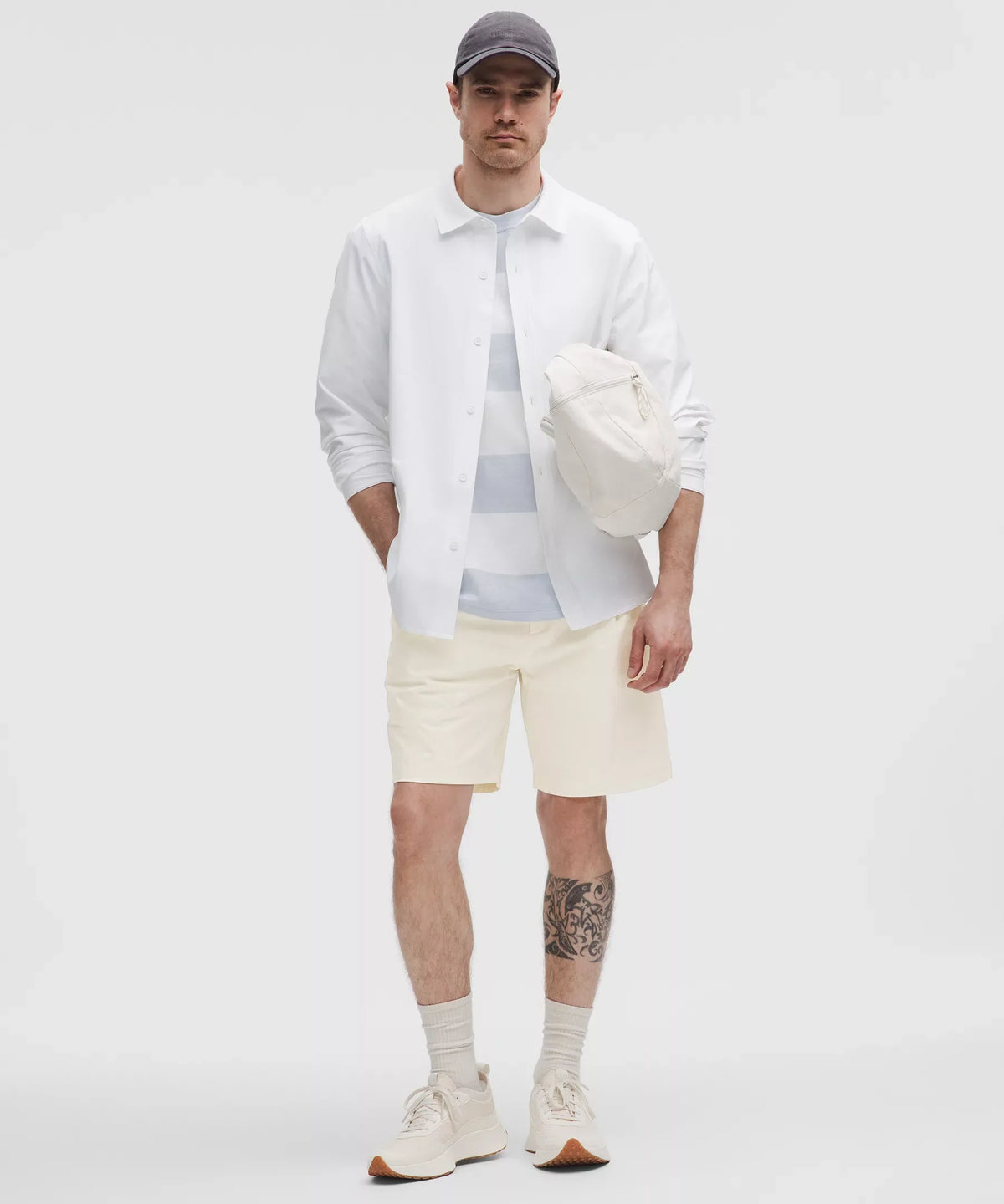 Short de corte amplio con pliegues