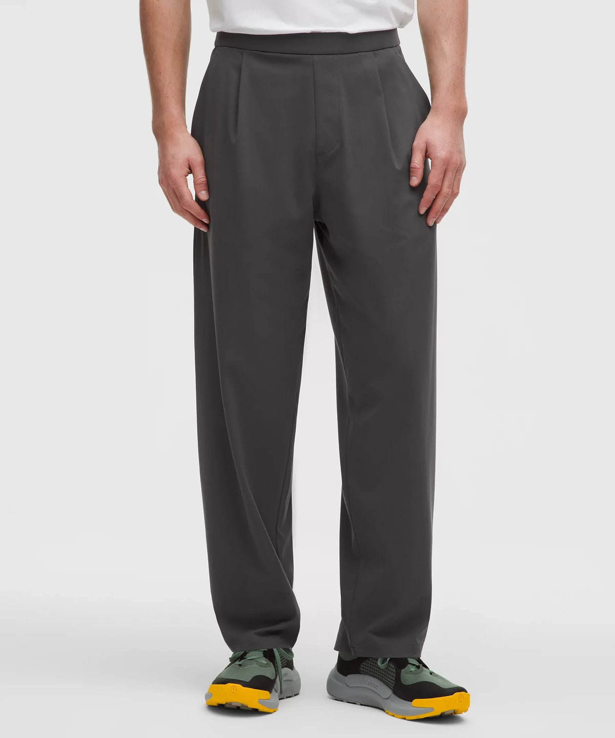 Pantalón de hombre de corte amplio con pliegues