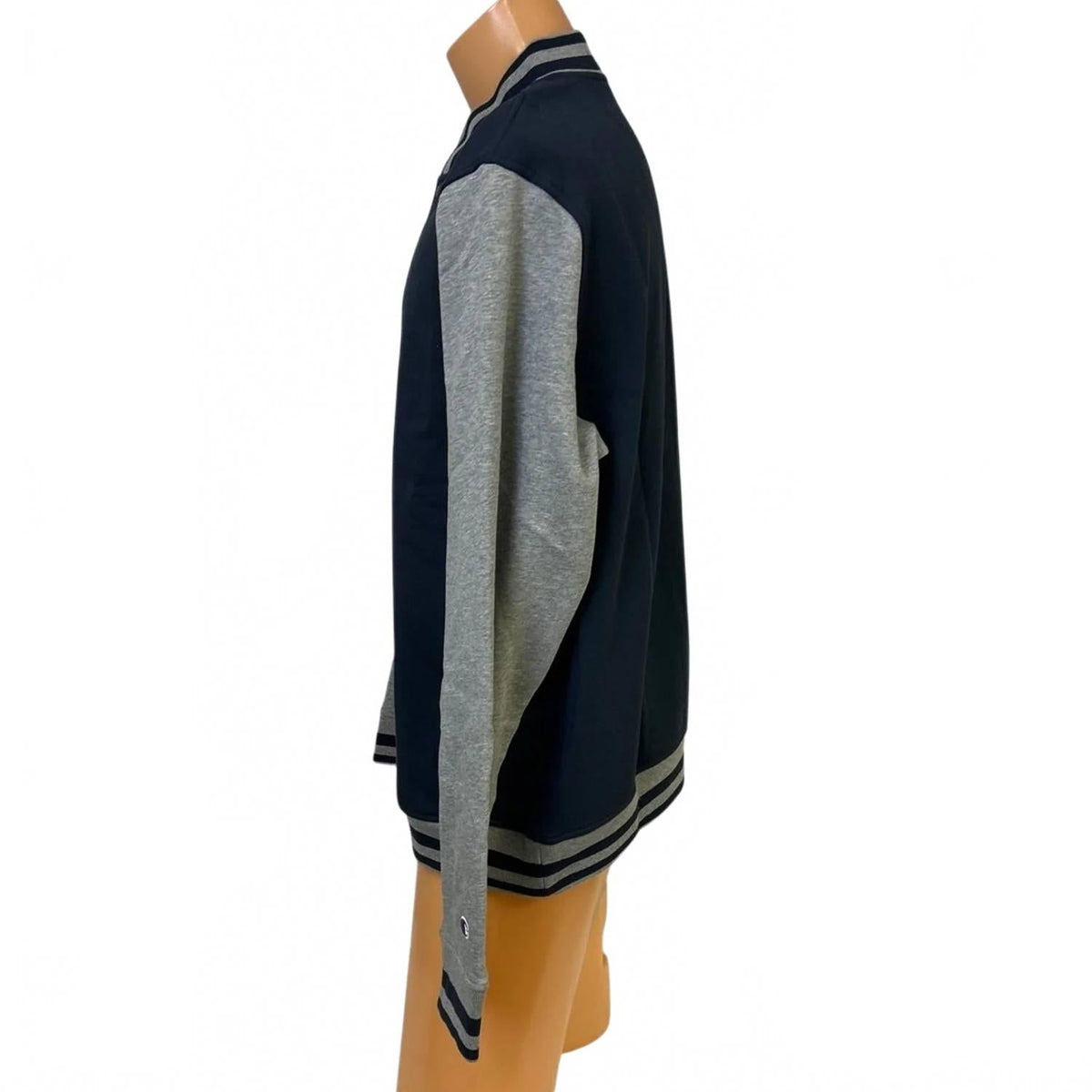 Chaqueta color azul marino y gris