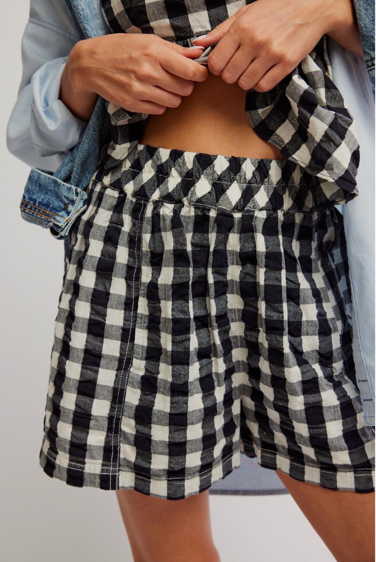 Short color negro