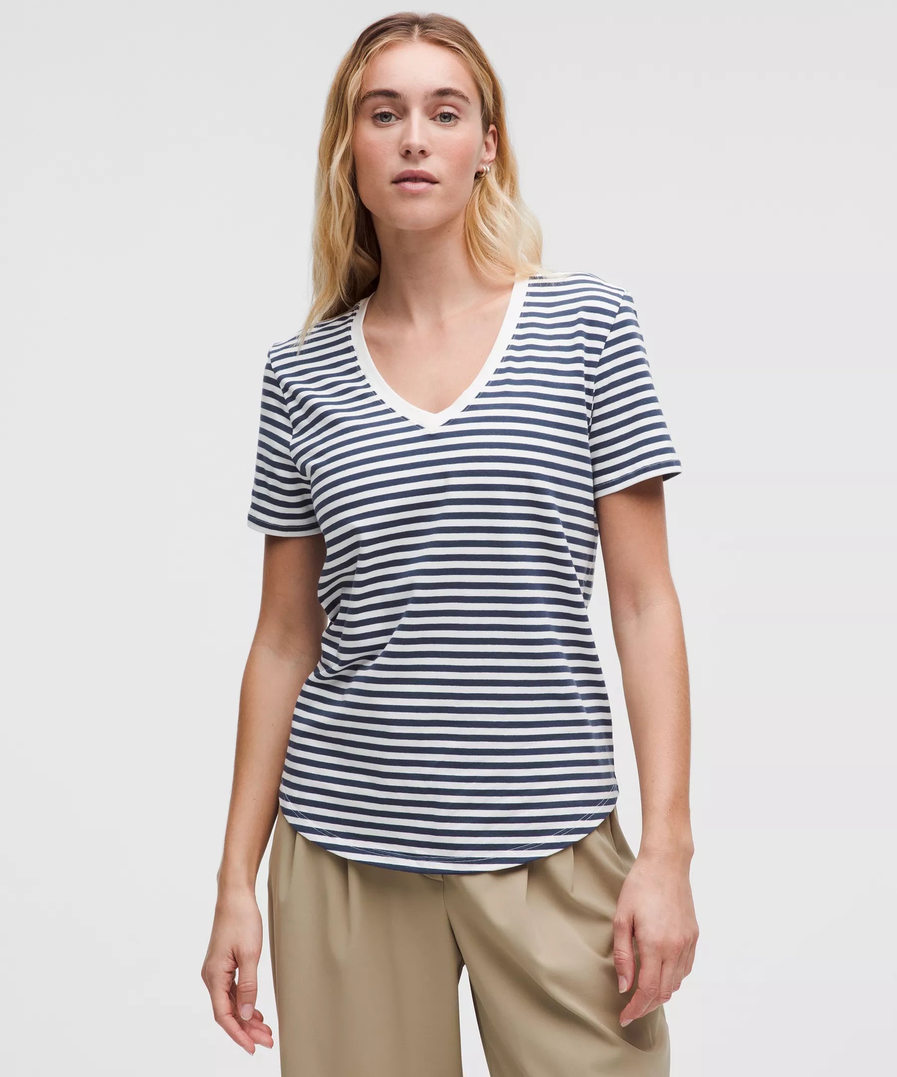 Camiseta con cuello en V