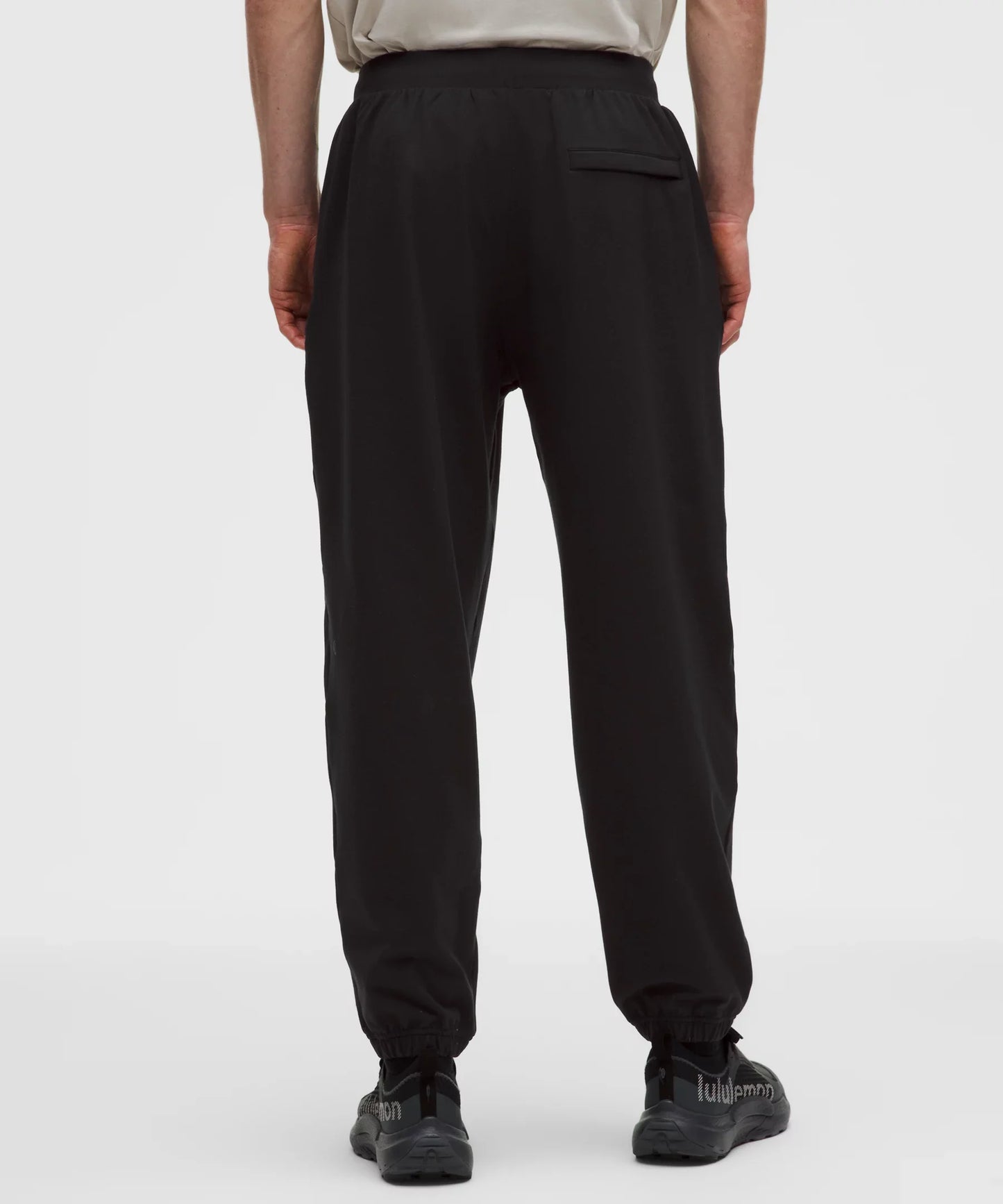 Pantalón deportivo de corte amplio
