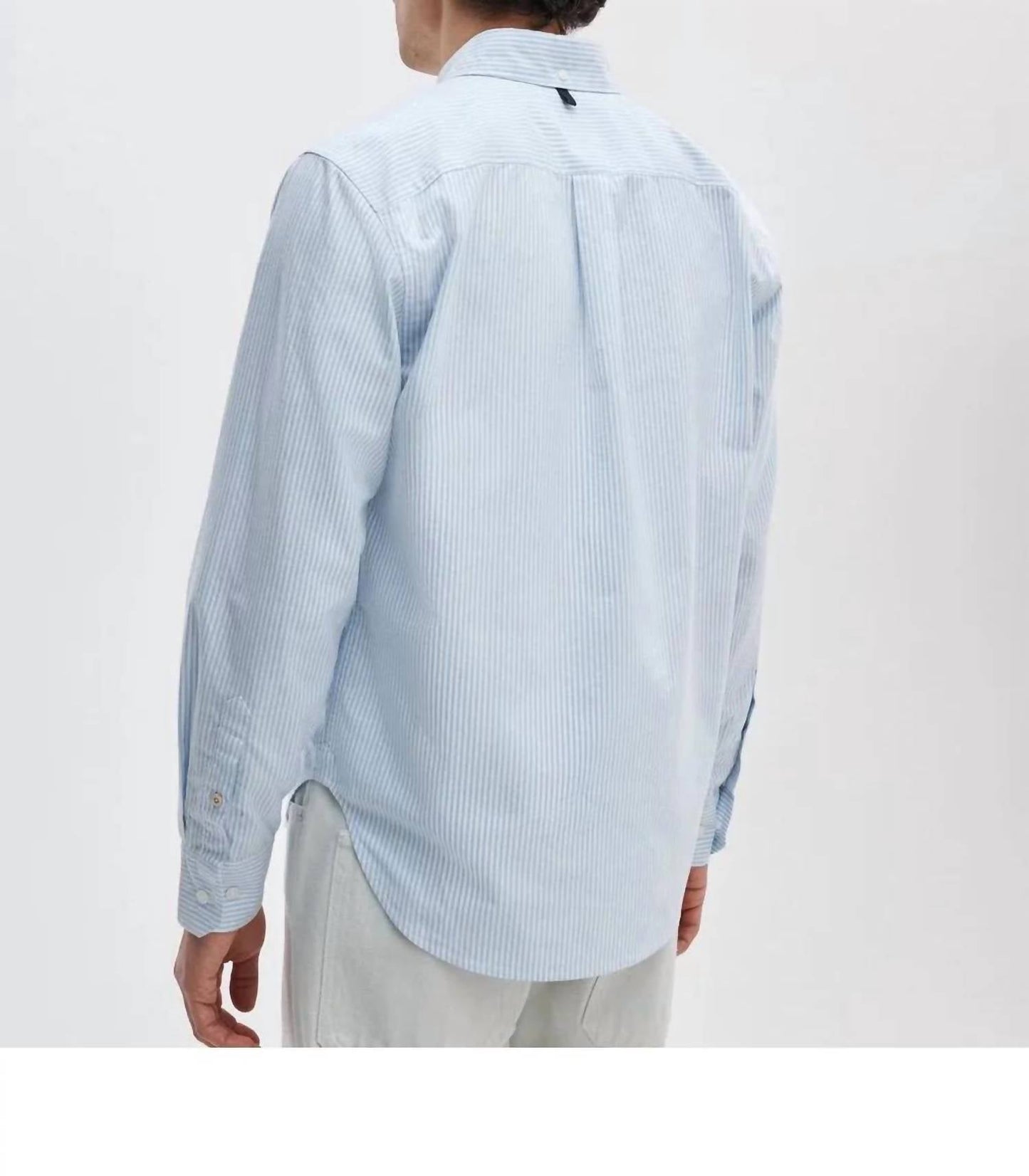 Camisa a rayas color azul claro