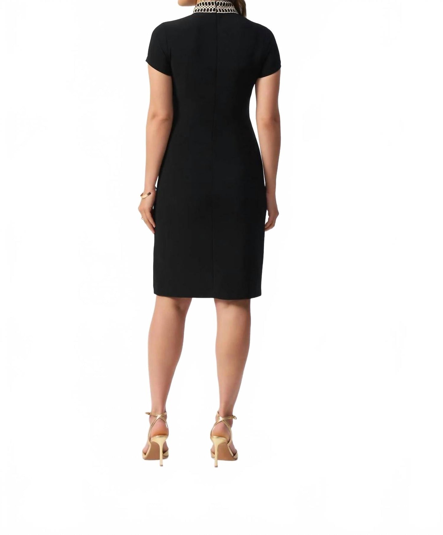 Vestido con bordado color negro