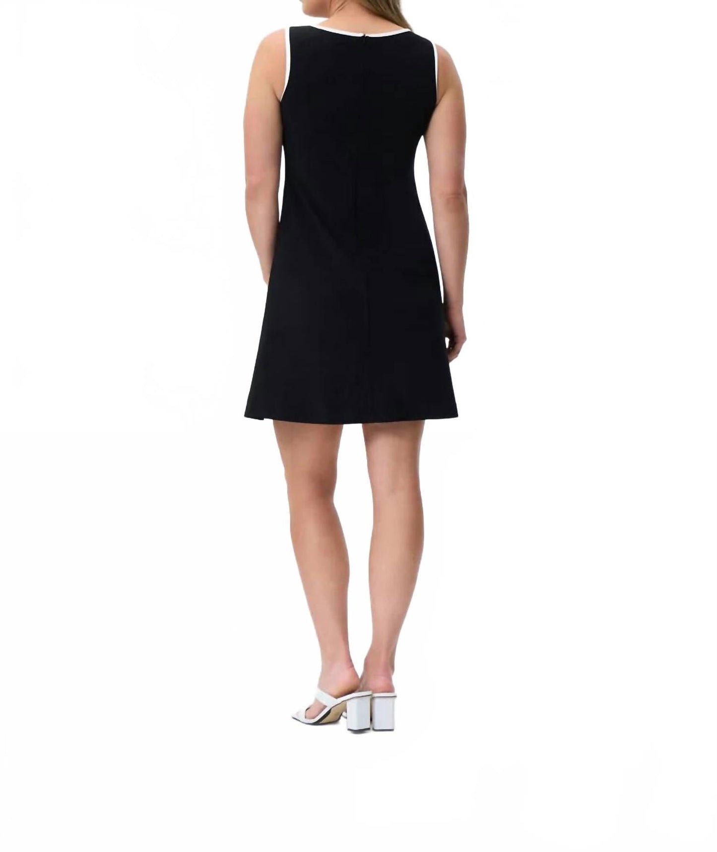Vestido corto sin mangas color negro