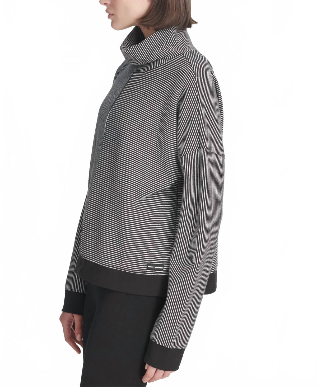 Top con cuello alto a rayas