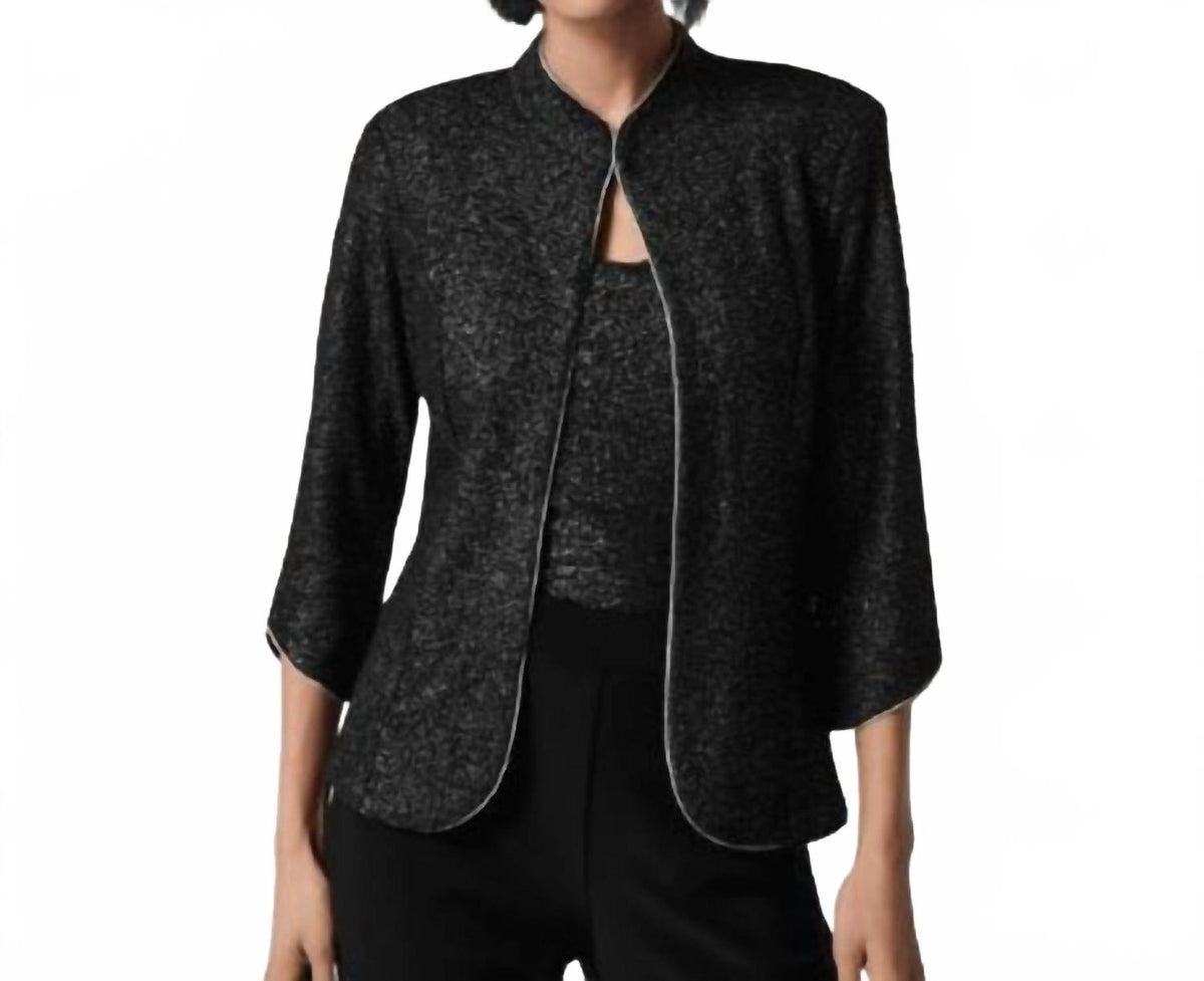 Conjunto de ropa color negro y plateado