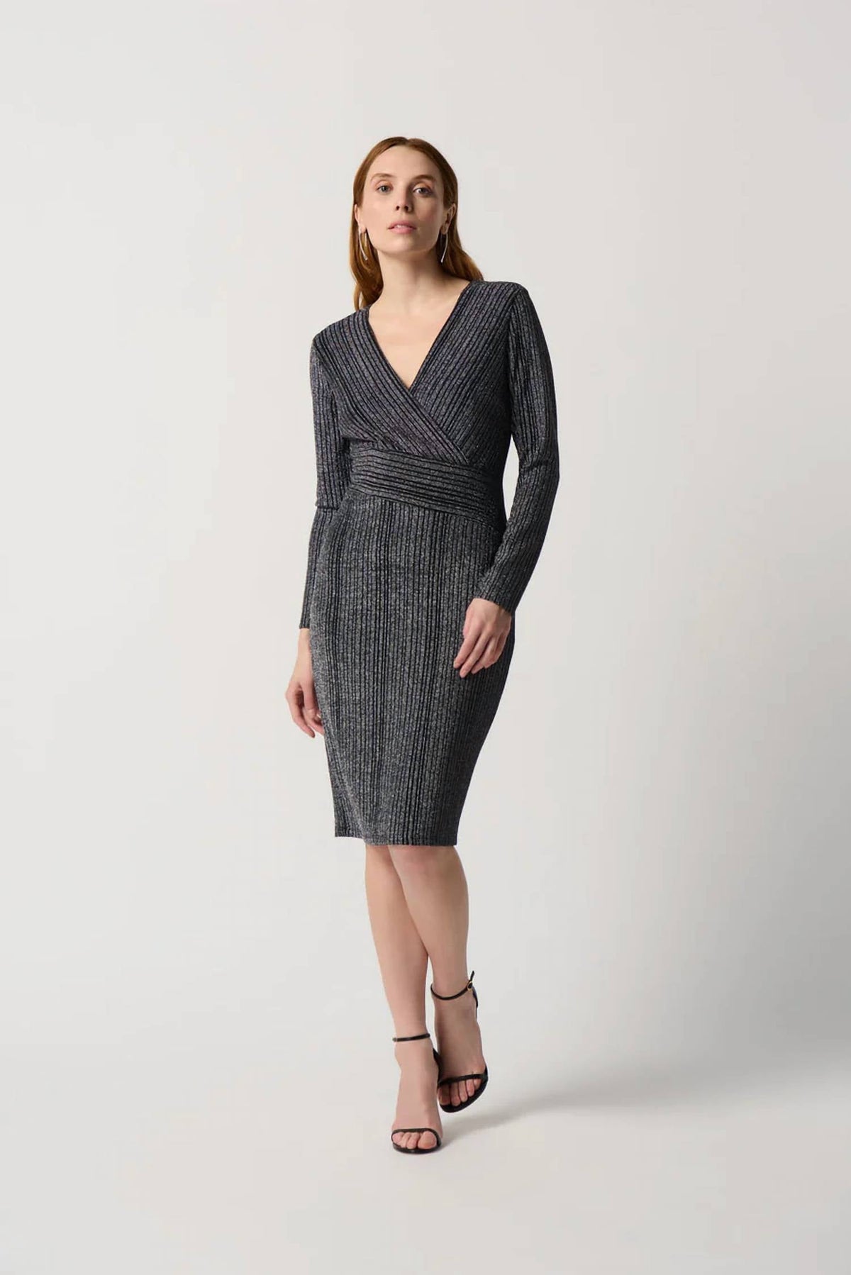 Vestido a rayas color negro y plateado