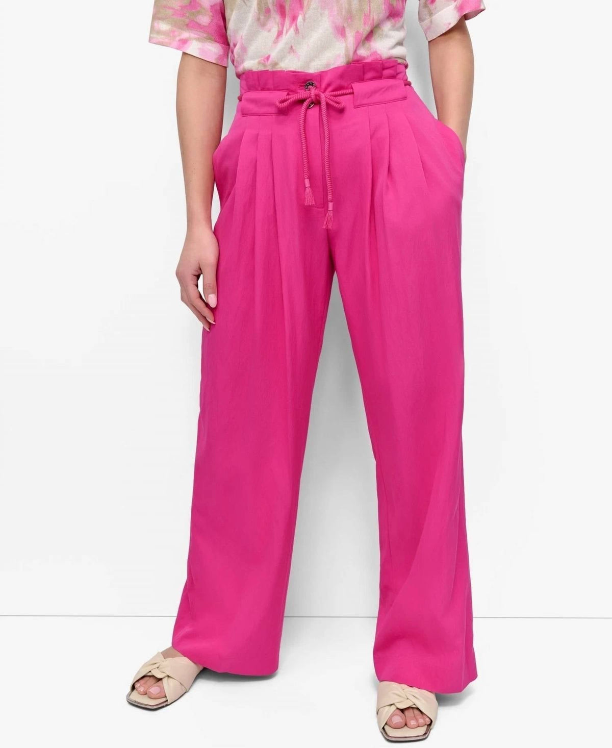 Pantalón de pierna ancha color rosado