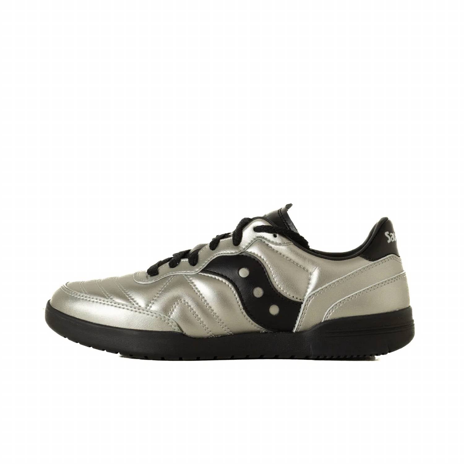 Tenis de hombre de cuero color negro y plateado