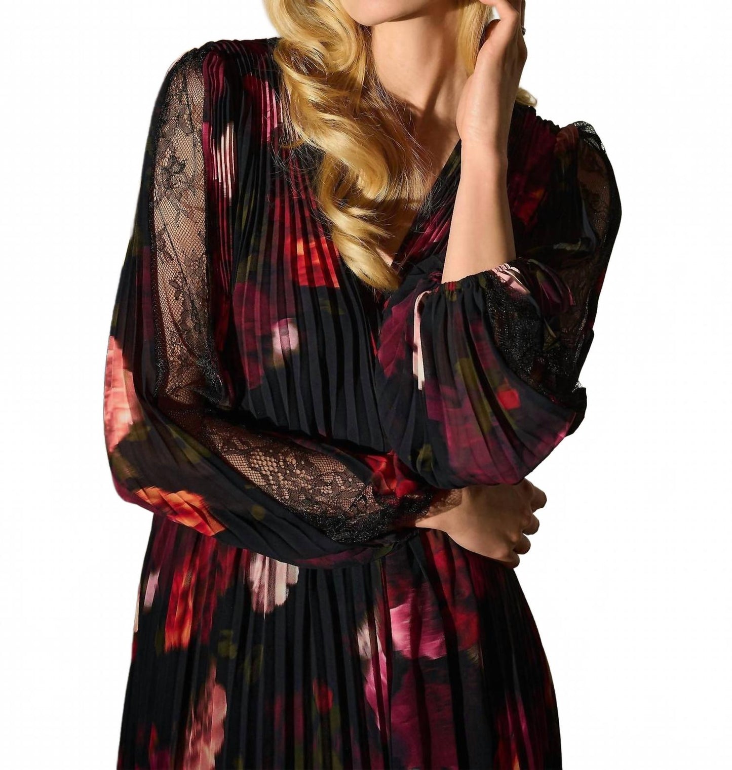Vestido de gasa midi con estampado floral con pliegues color negro