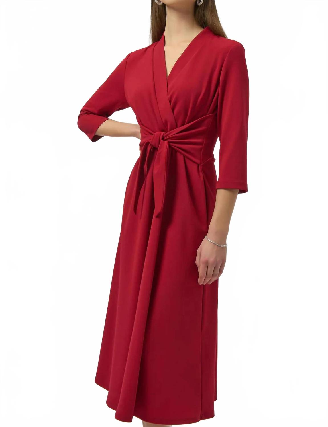 Vestido midi con cuello en V