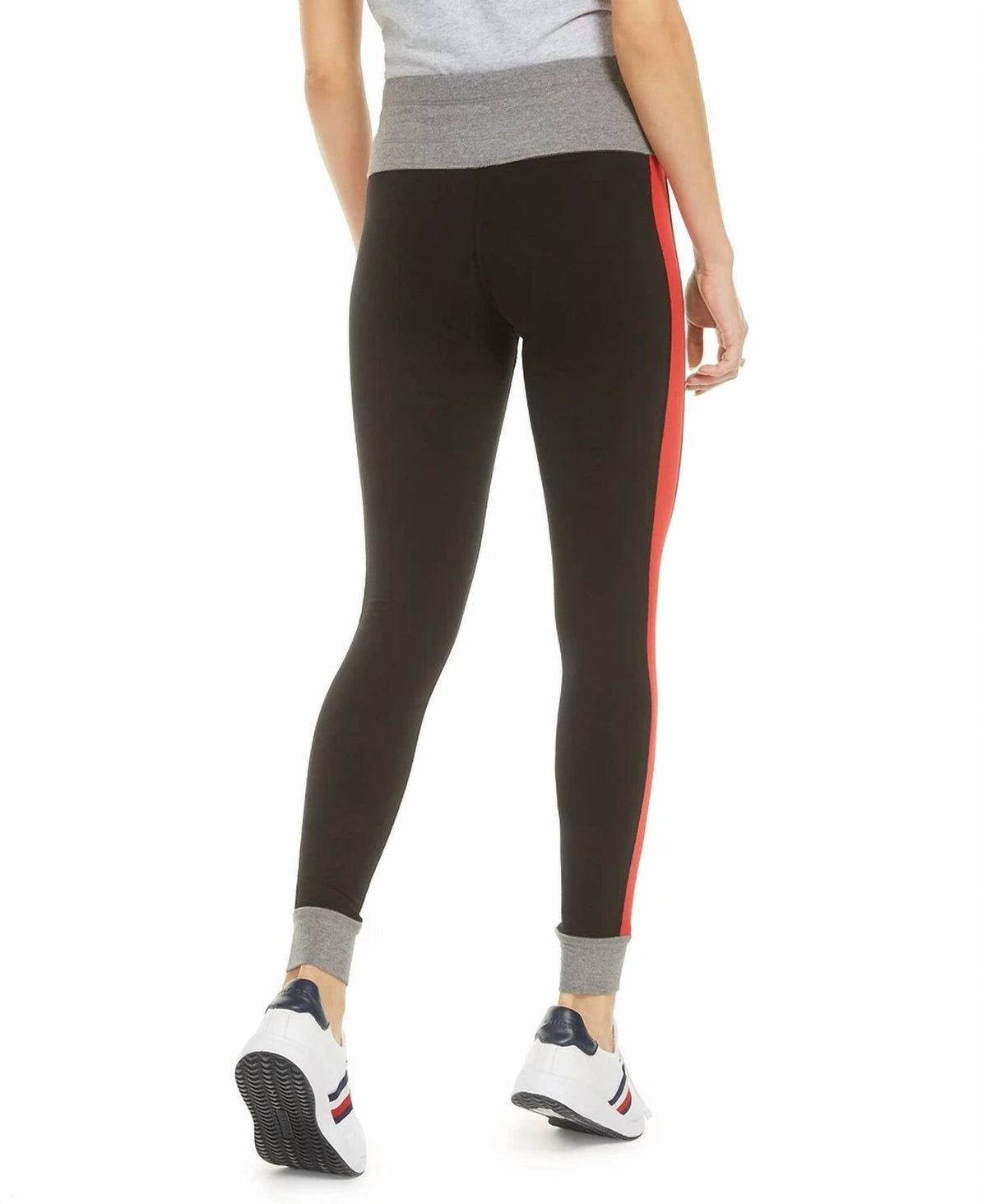 Pantalón deportivo a rayas color negro