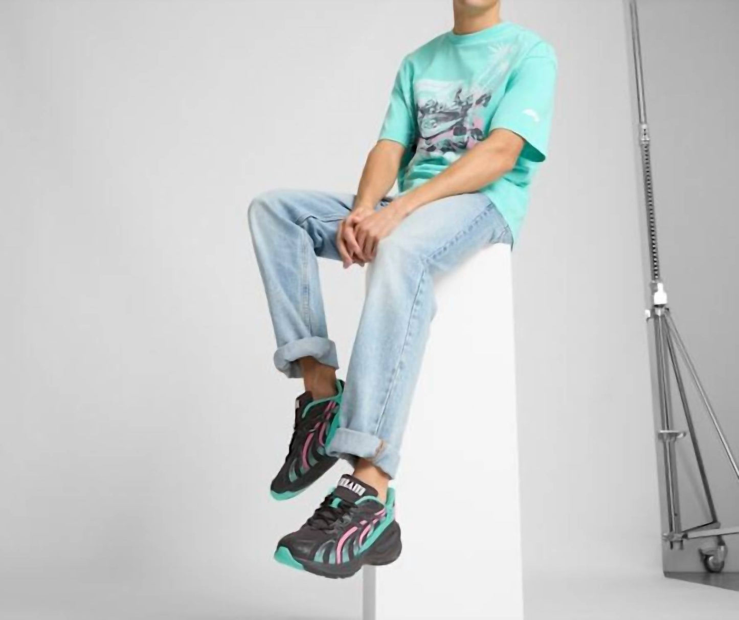 Tenis de hombre color gris oscuro