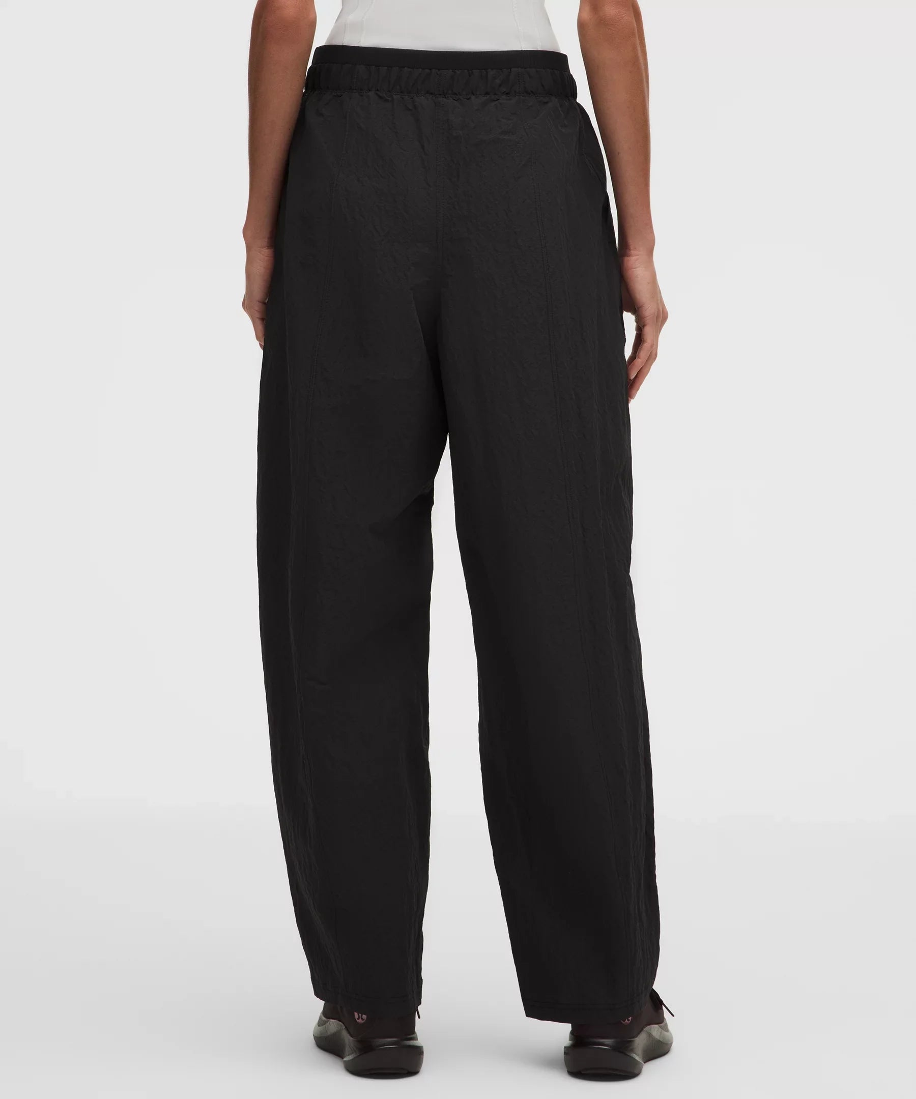 Pantalón de nailon de tiro medio