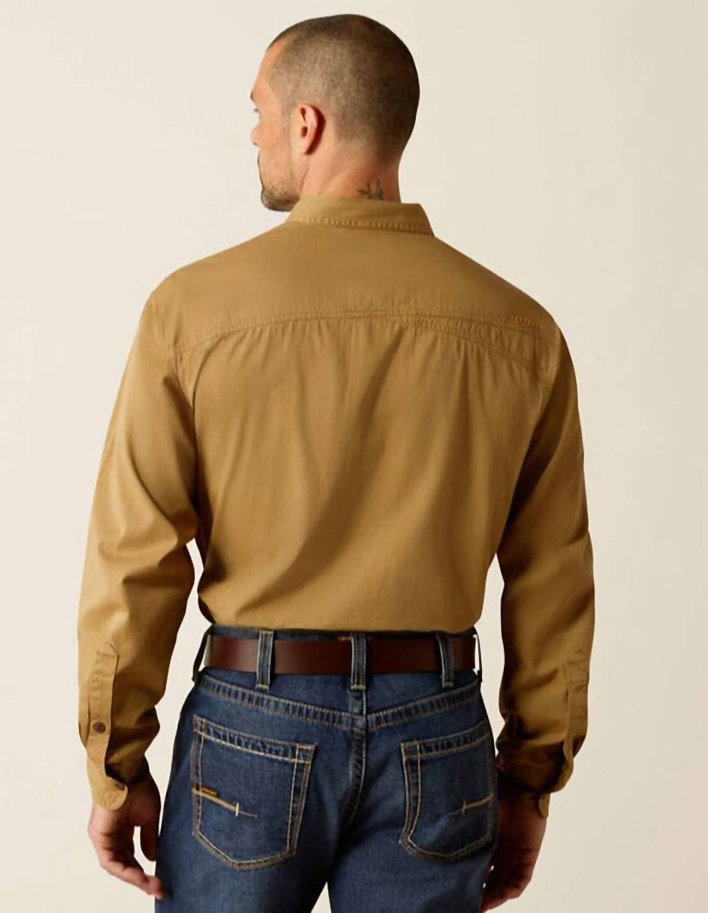 Camisa de hombre color caqui