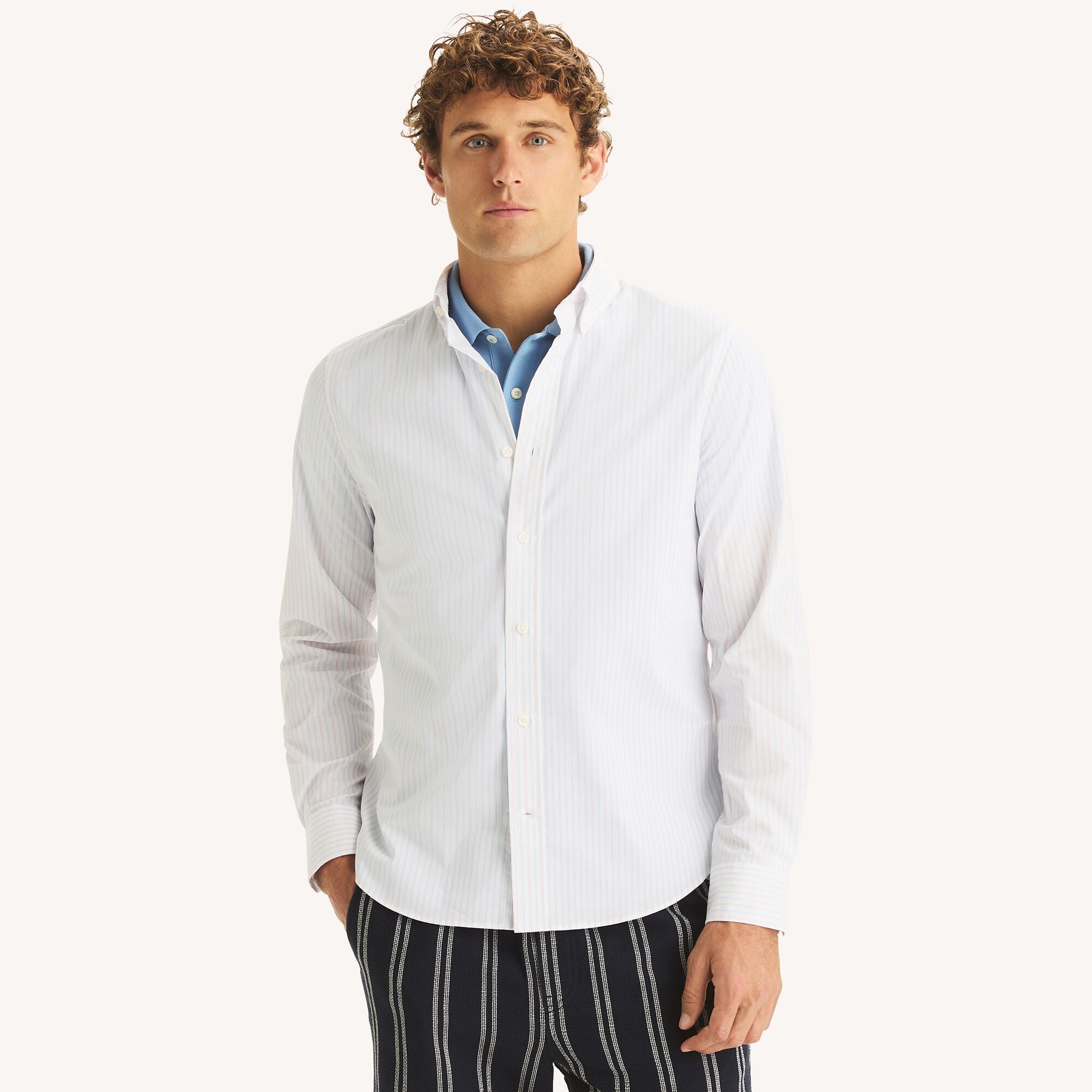 Camisa de hombre de corte ajustado a rayas