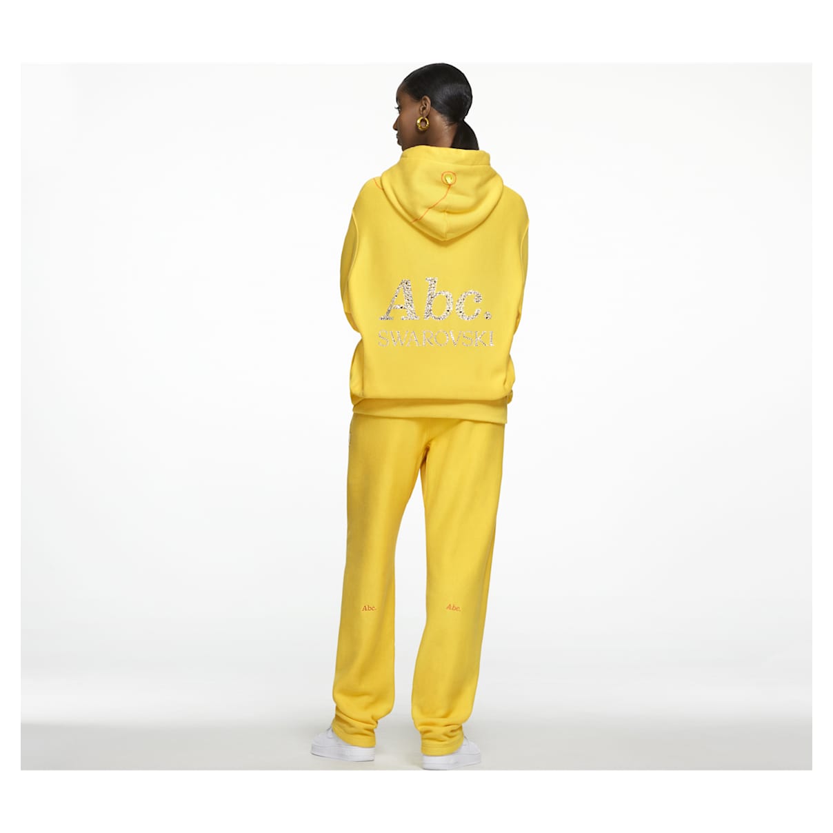 Pantalón deportivo color amarillo
