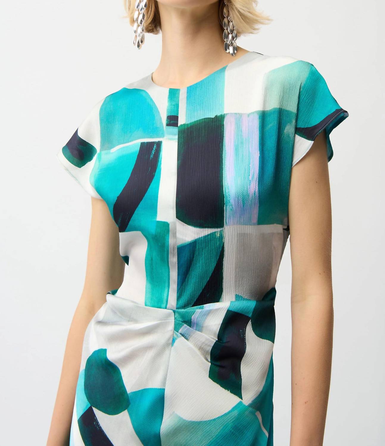 Vestido de satén midi color verde