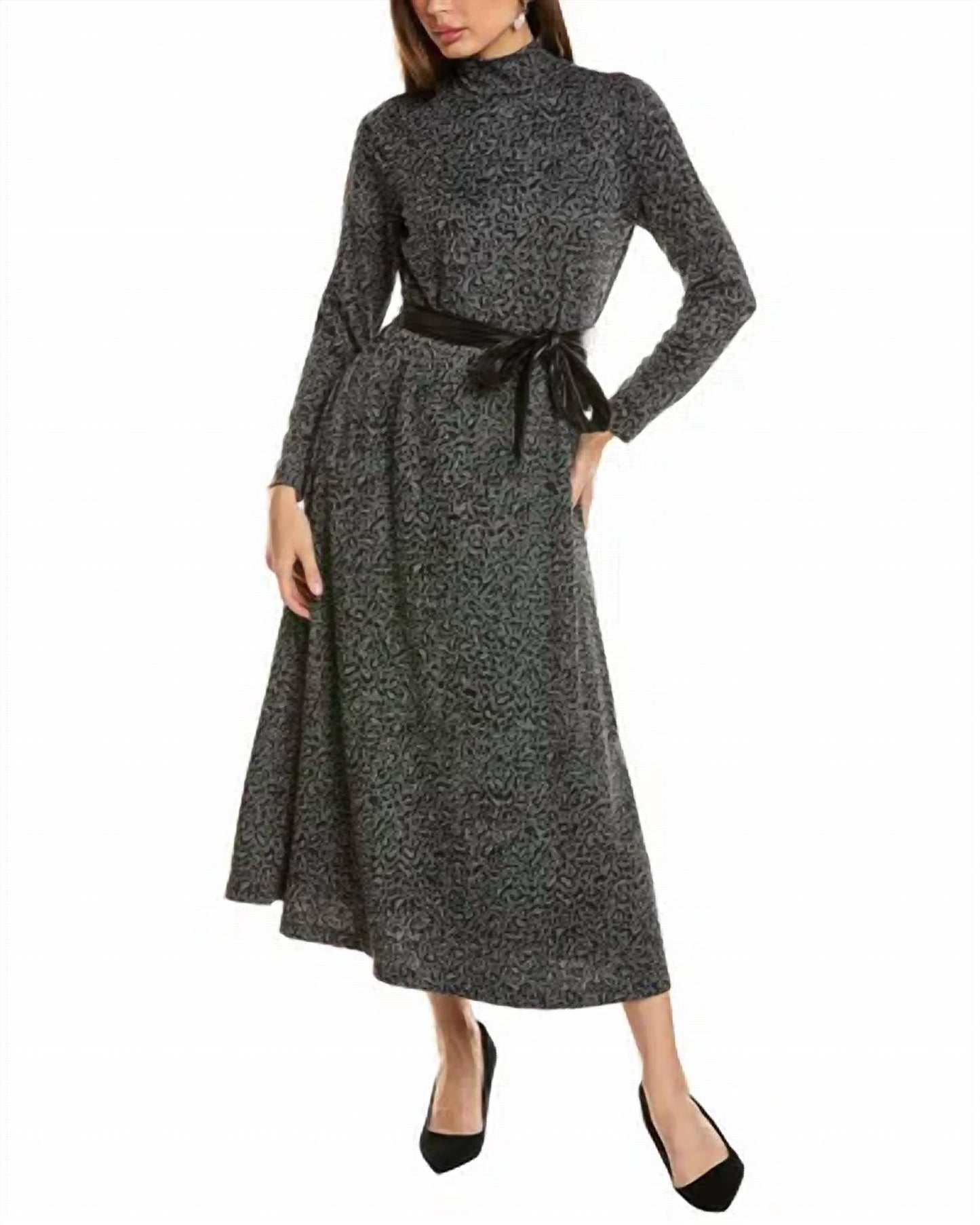 Vestido midi con cuello alto color negro