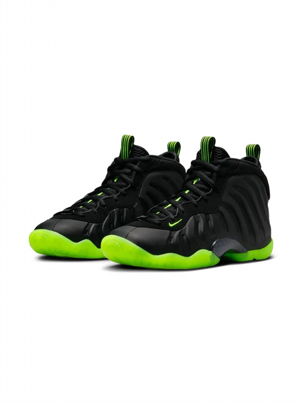 Tenis infantil color negro y verde