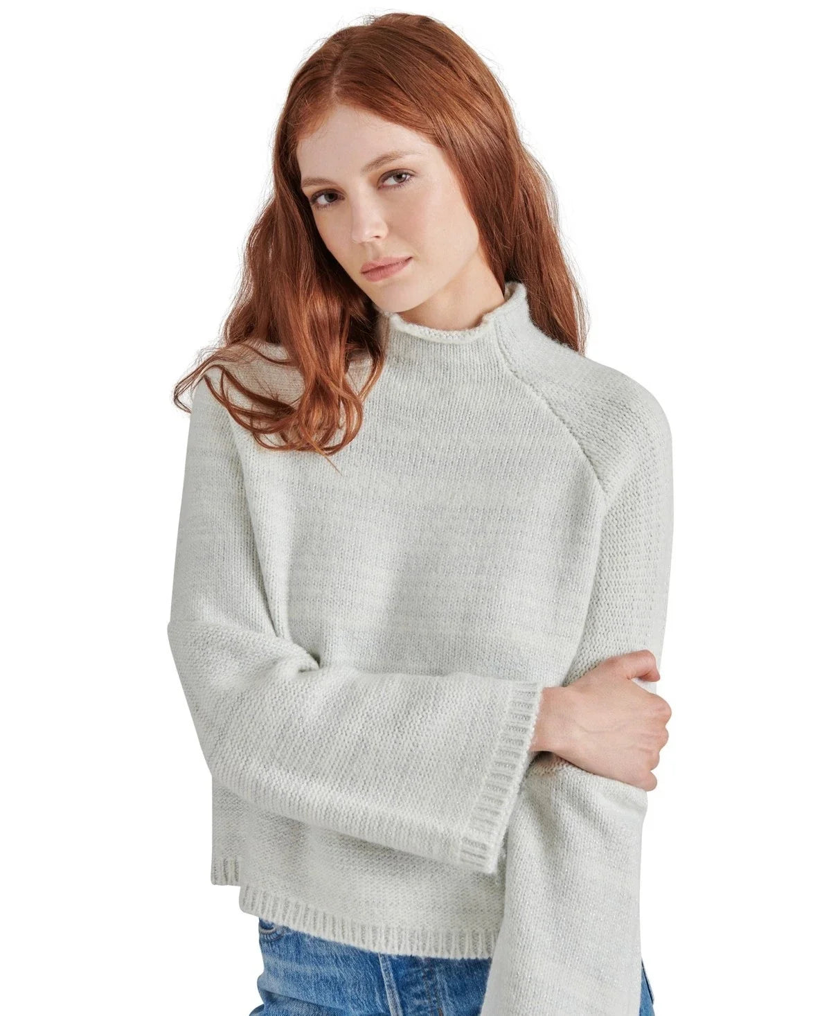 Suéter de mujer con cuello alto color gris