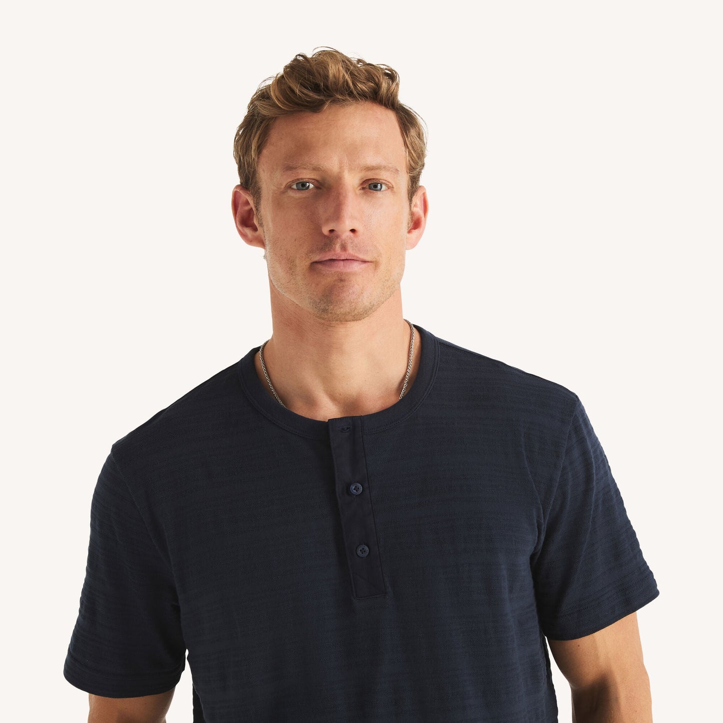 Camiseta con botones de hombre de manga corta