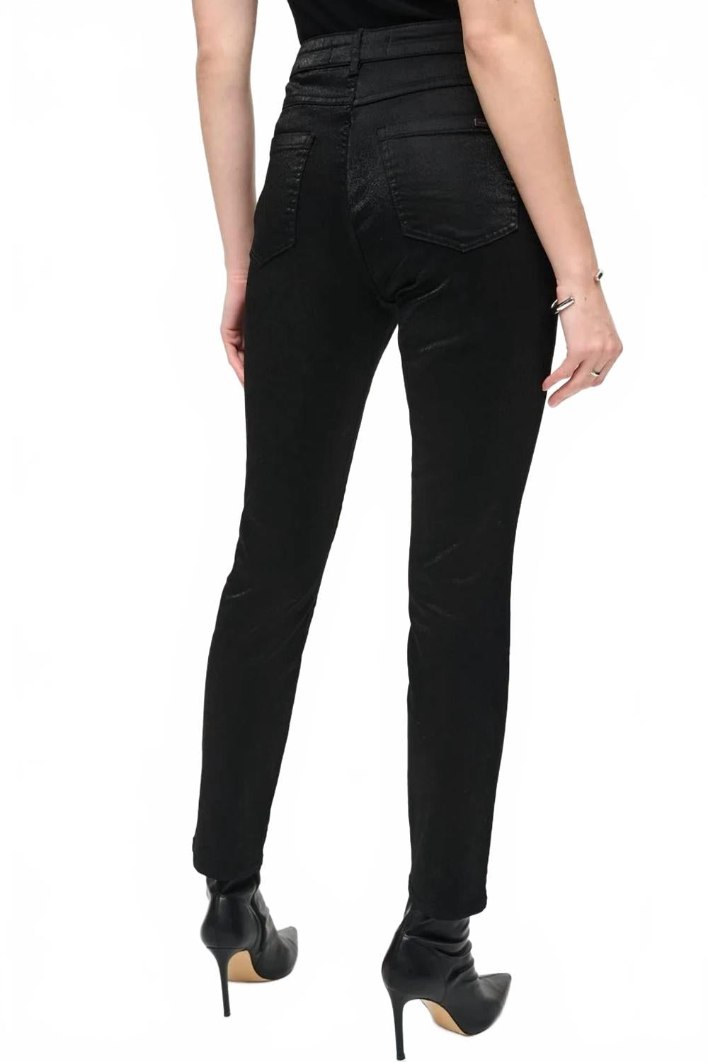 Pantalón de mezclilla color negro