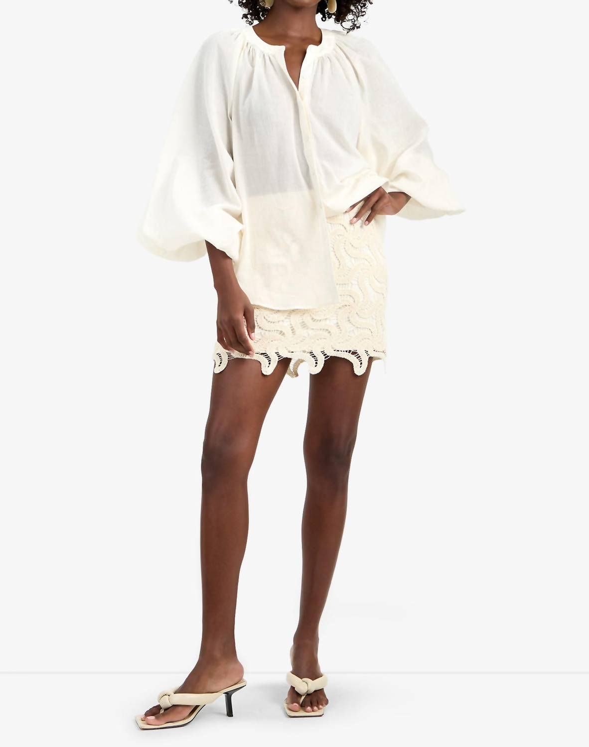 Falda color beige