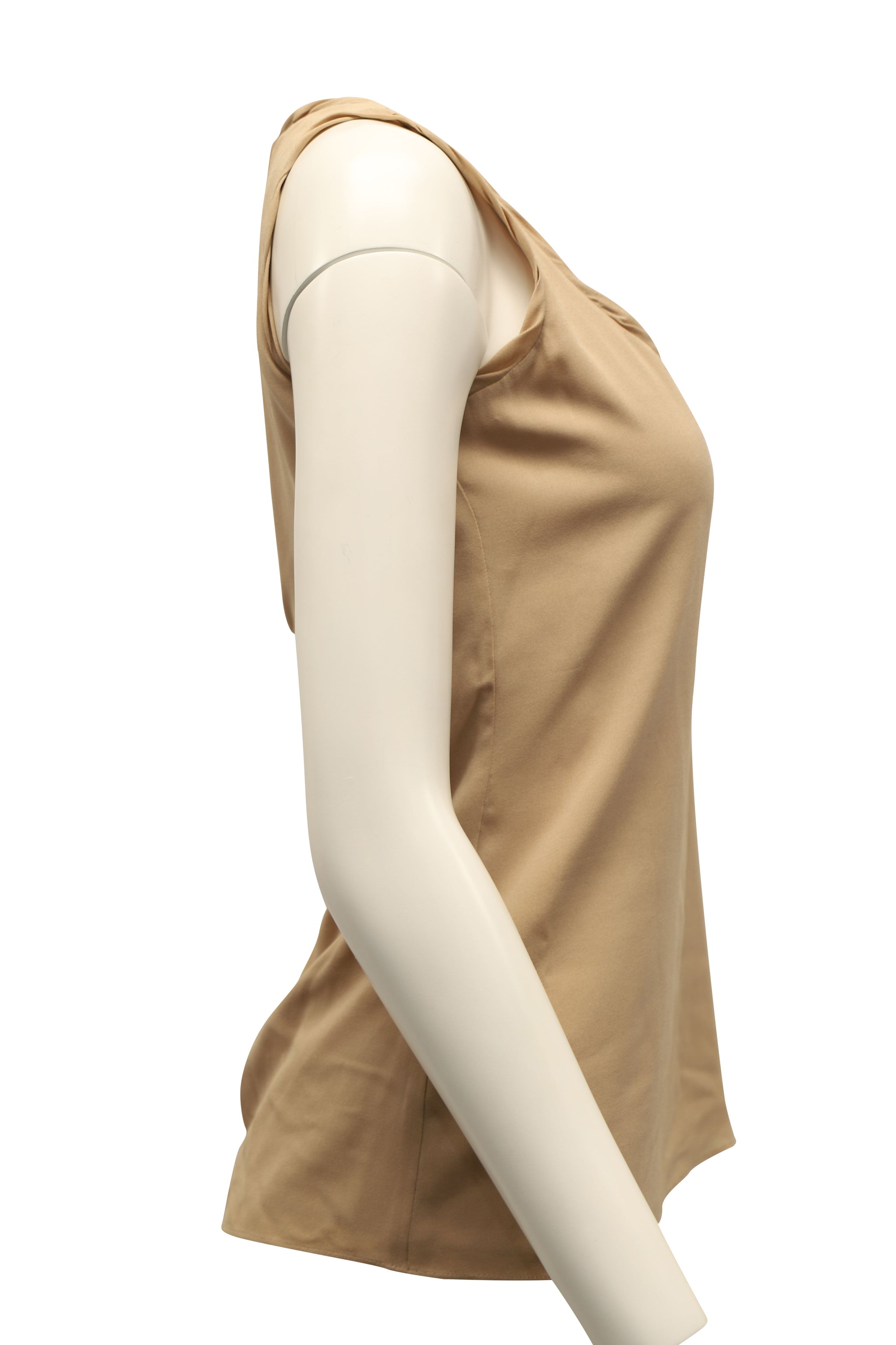 Blusa de seda sin mangas color beige