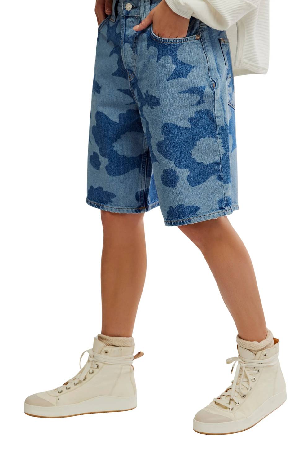 Short de mezclilla con estampado