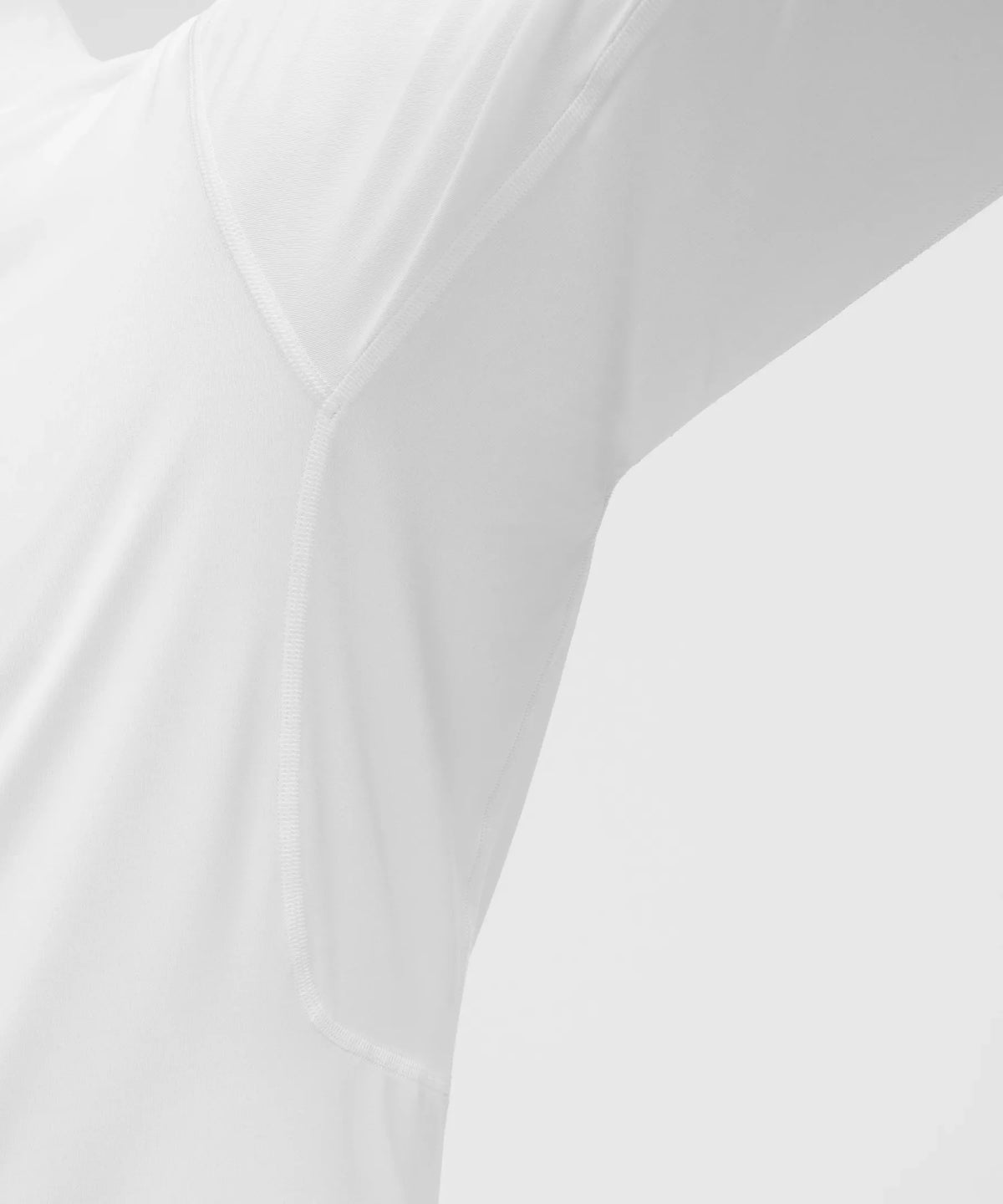 Camiseta deportiva con cuello alto
