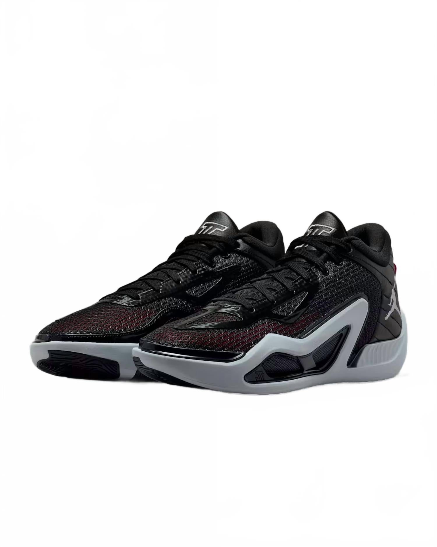 Tenis de hombre color negro y plateado