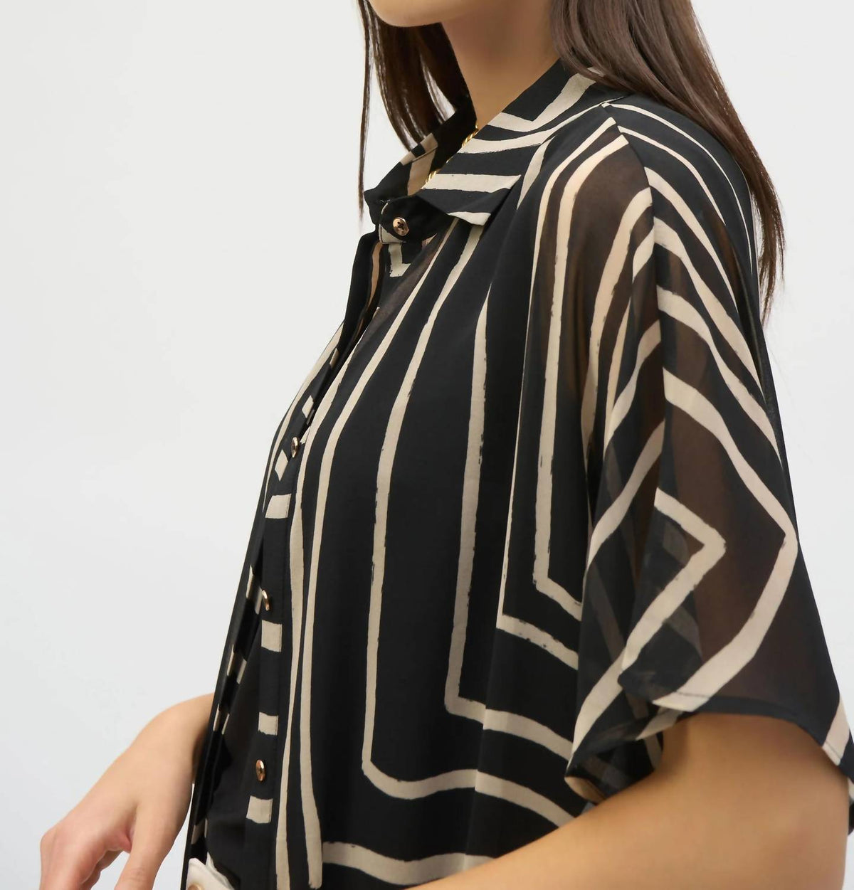 Blusa de gasa color negro y beige