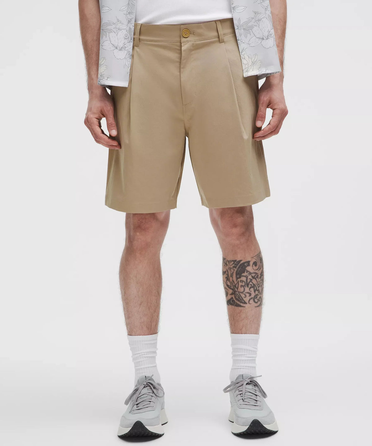 Short de corte amplio con pliegues