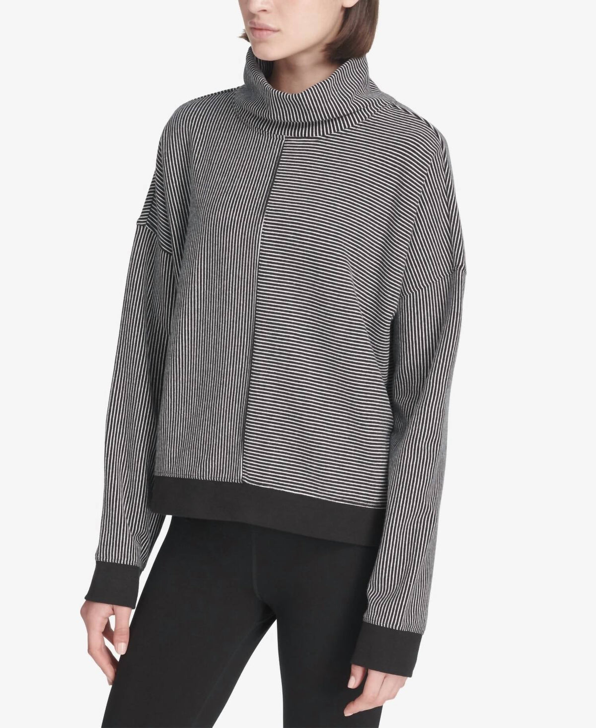 Top con cuello alto a rayas