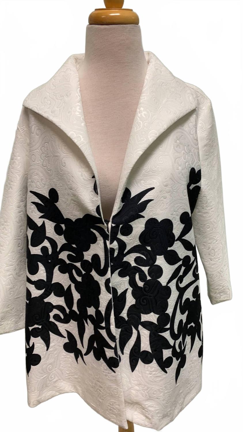 Chaqueta de mujer color negro y blanco