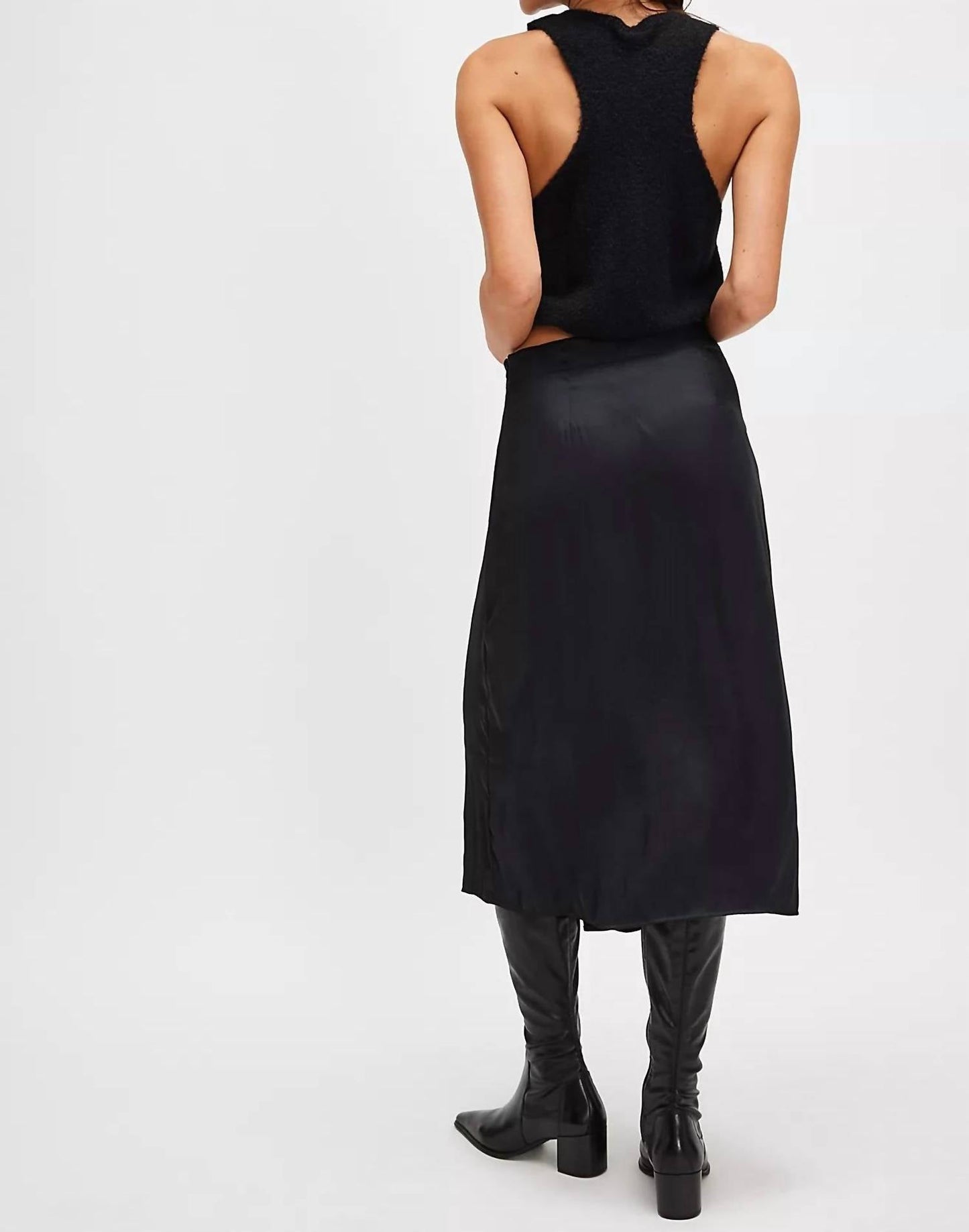 Falda midi color negro