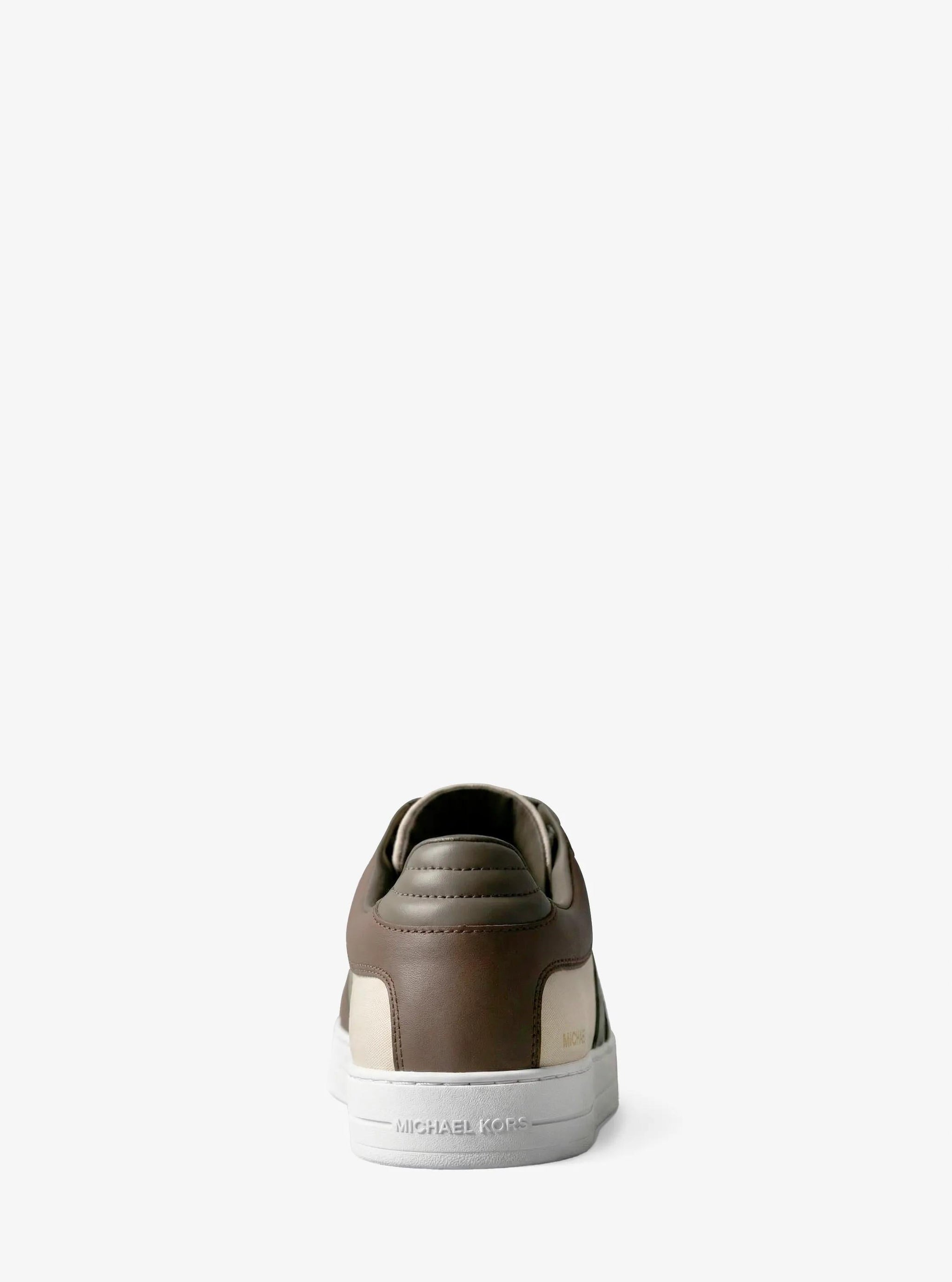 Tenis de cuero