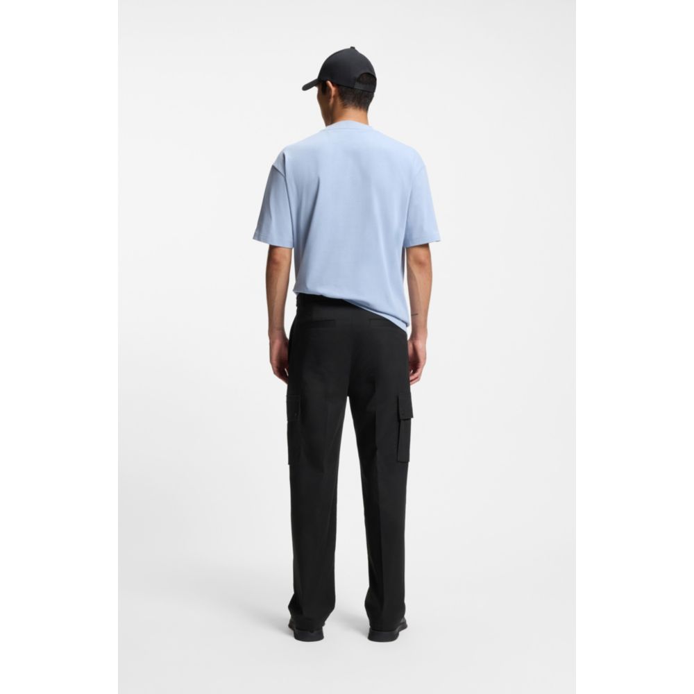 Pantalón de corte amplio