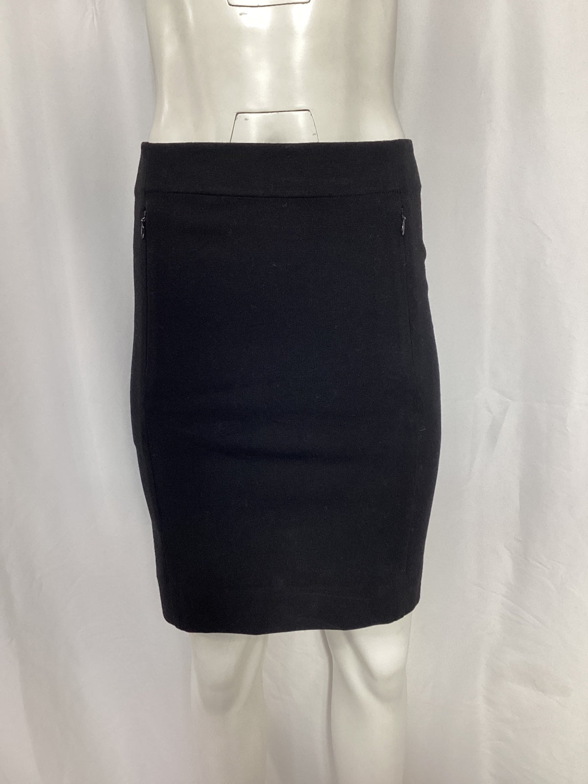 Falda corta color negro