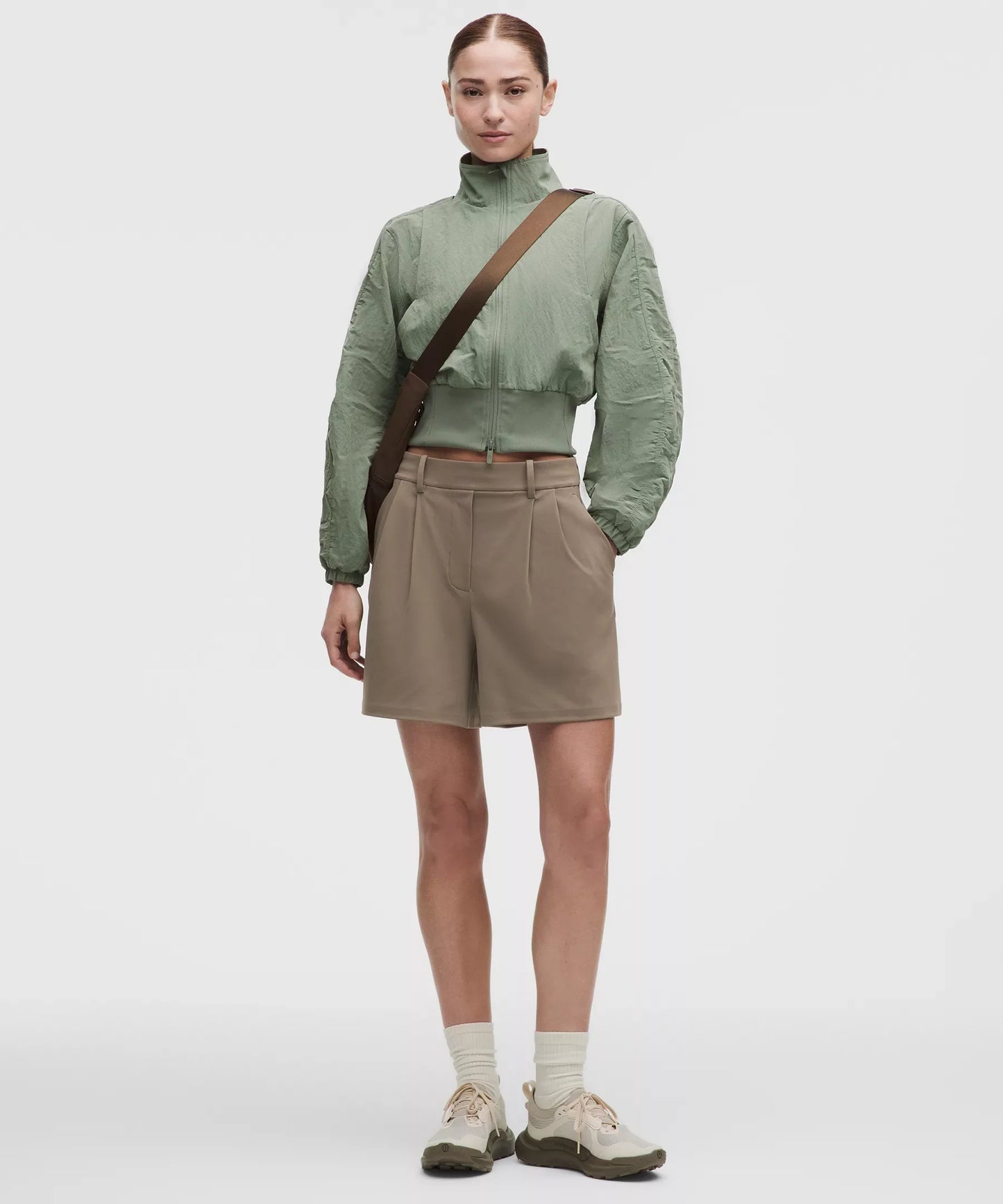 Short de tiro alto con pliegues