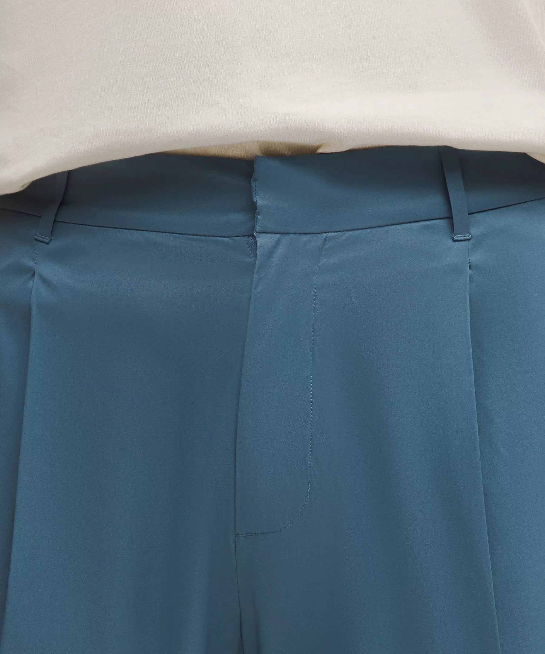 Pantalón con pliegues
